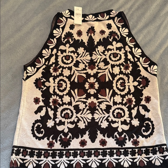 Ann Taylor Black and Cream Floral sweater sleeveless top - Picture 3 of 5